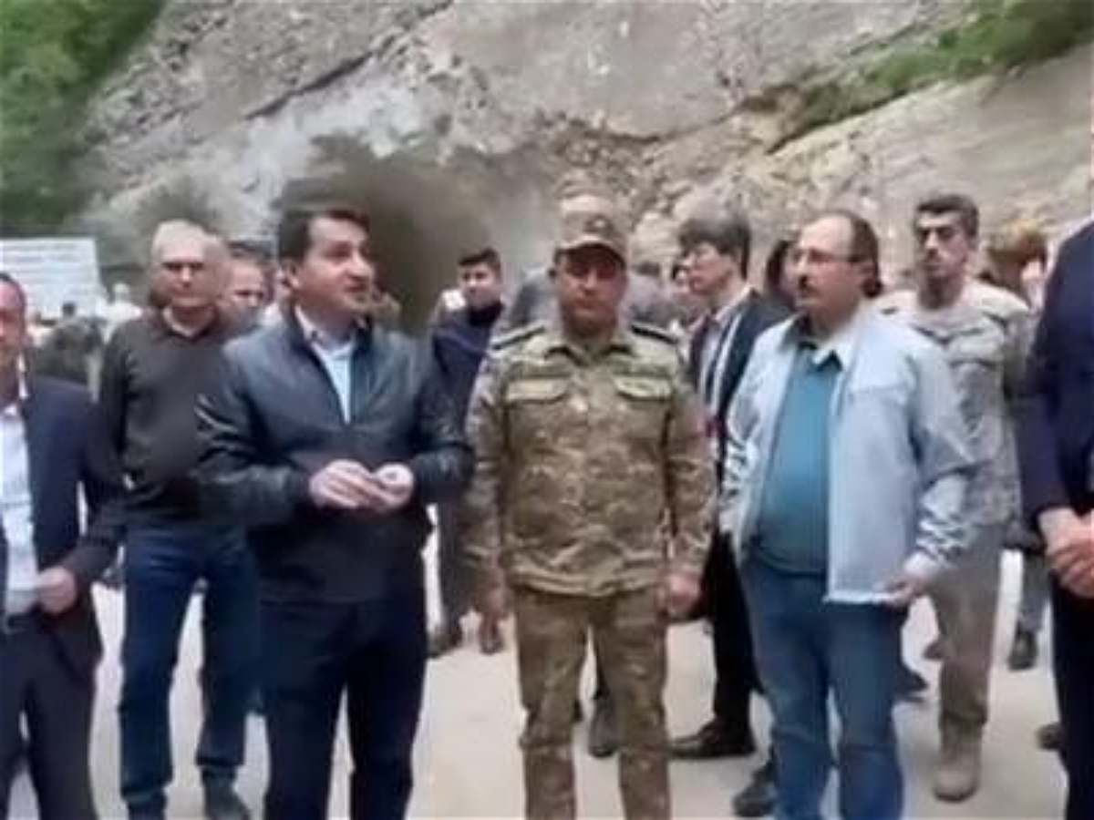 Hikmət Hacıyev diplomatlara "Tunel qırğını" barədə məlumat verib 