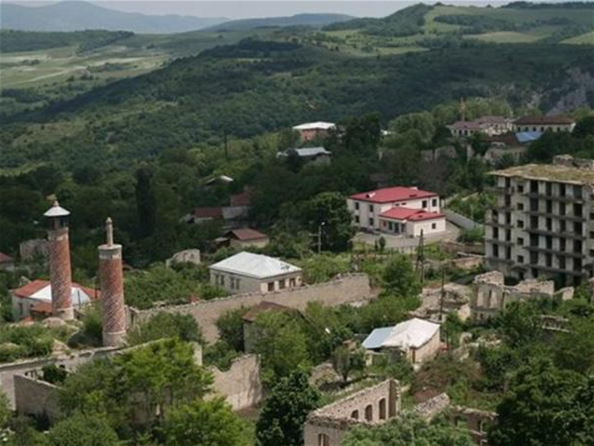 Ordumuz Araikin Şuşada “and içdiyi” binanı darmadağın etdi 