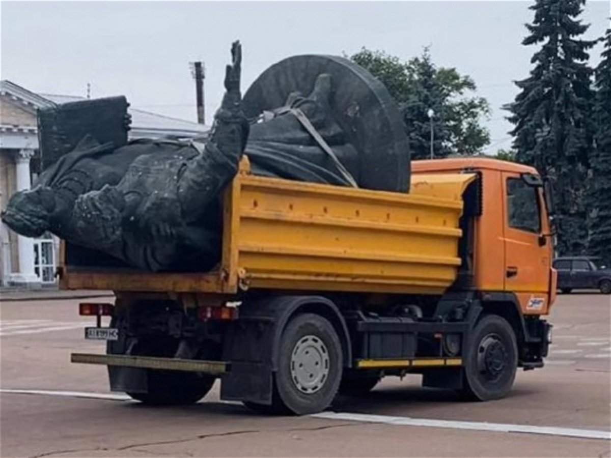 Ukraynanın Rusiyaya birləşməsinə həsr olunan abidə söküldü 