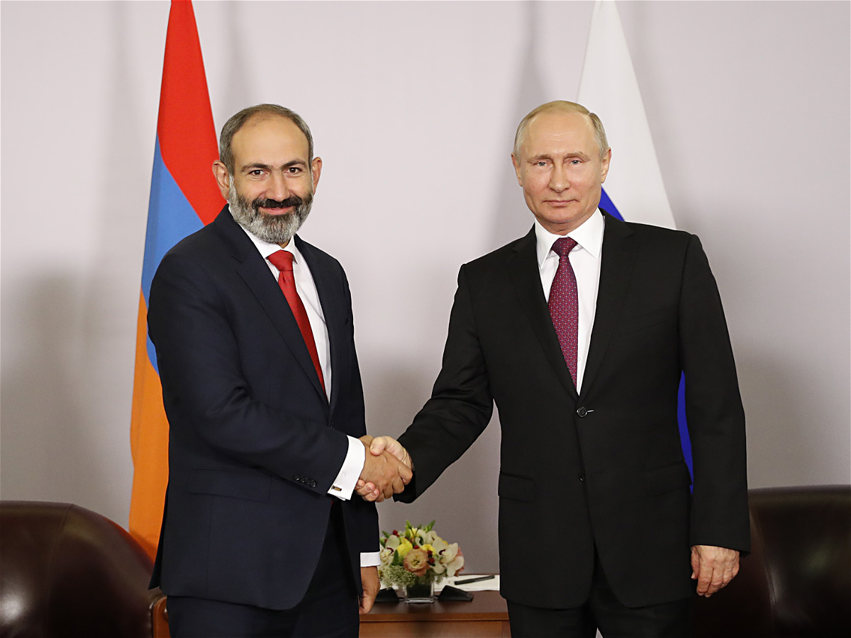 Putin Paşinyanla Qarabağı müzakirə etdi 