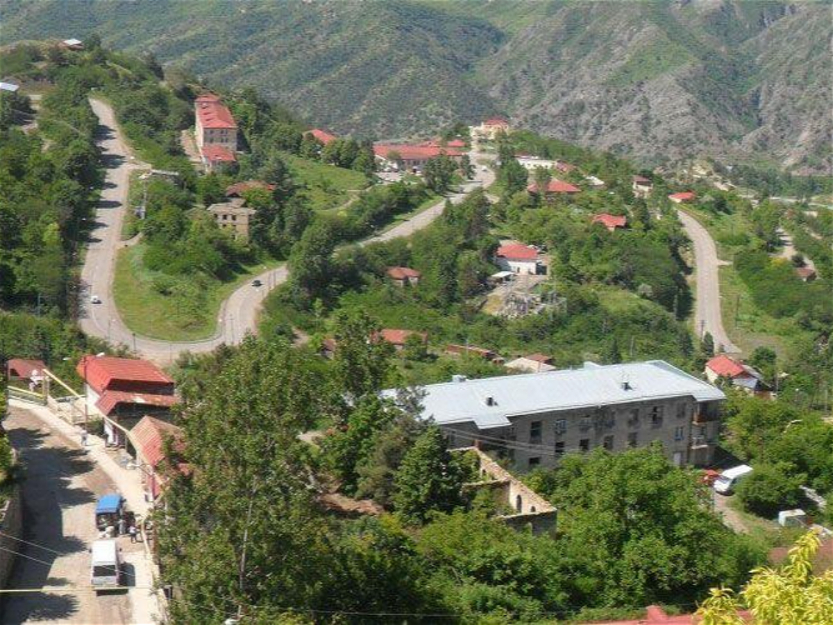 Polis "Berdzor" lövhəsini sındıranları həbs edib 