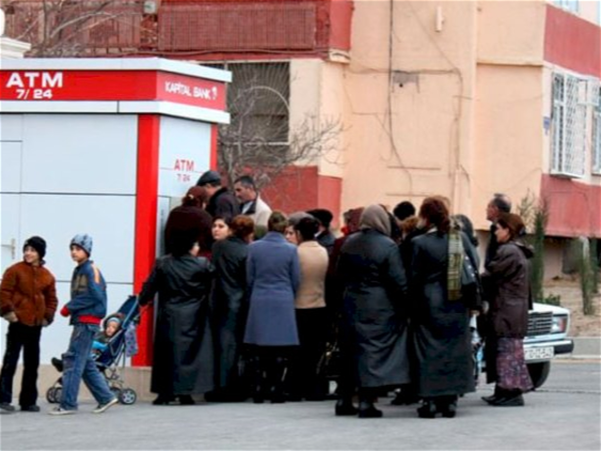 Bu məcburi köçkünlərə verilən "çörəkpulu" 