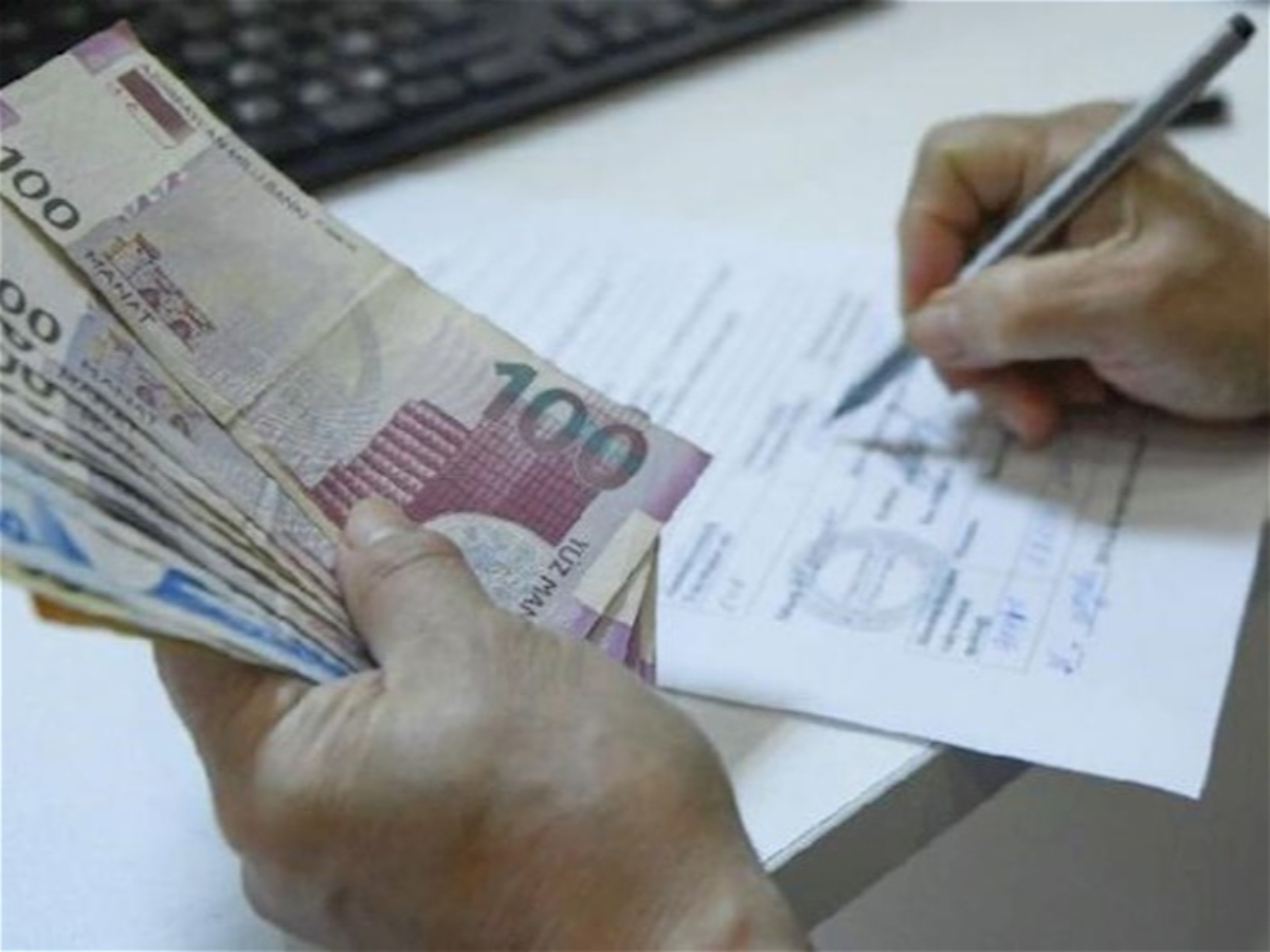 Əhali hər ay banklara nə qədər kredit borcu ödəyir? 