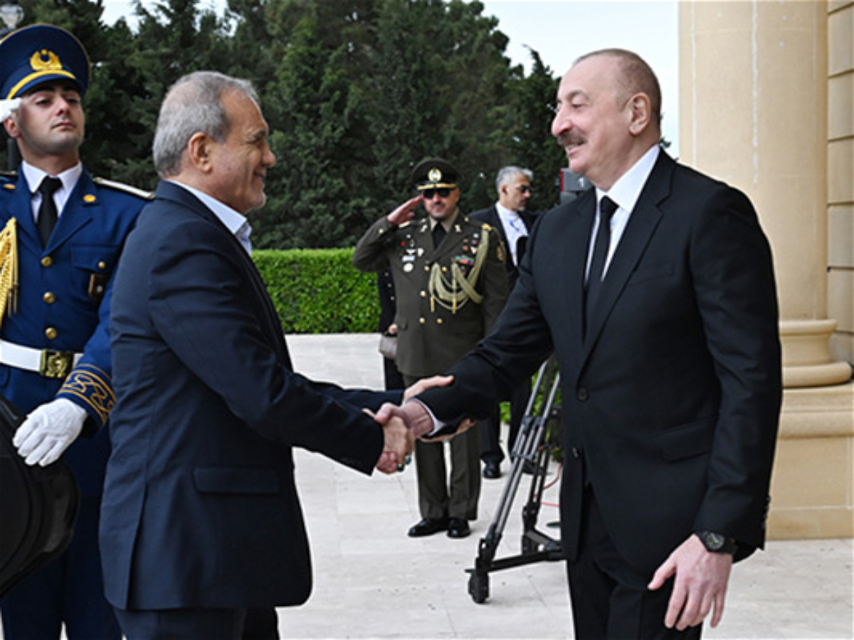İlham Əliyev Məsud Pezeşkianı belə qarşıladı 