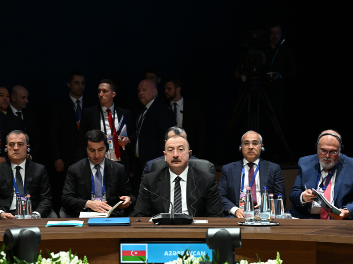 İlham Əliyev liderlərin iclasında çıxış etdi 