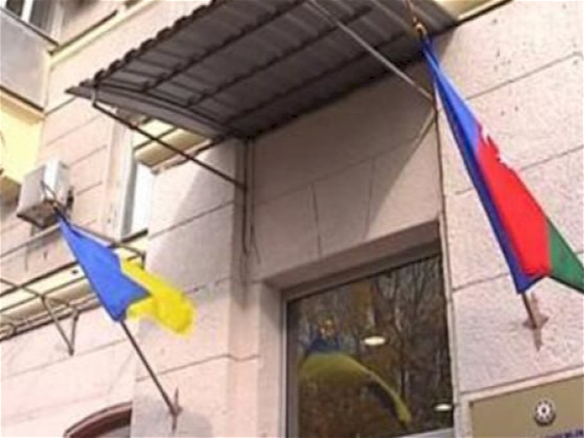 Azərbaycan səfirliyinin binasına 