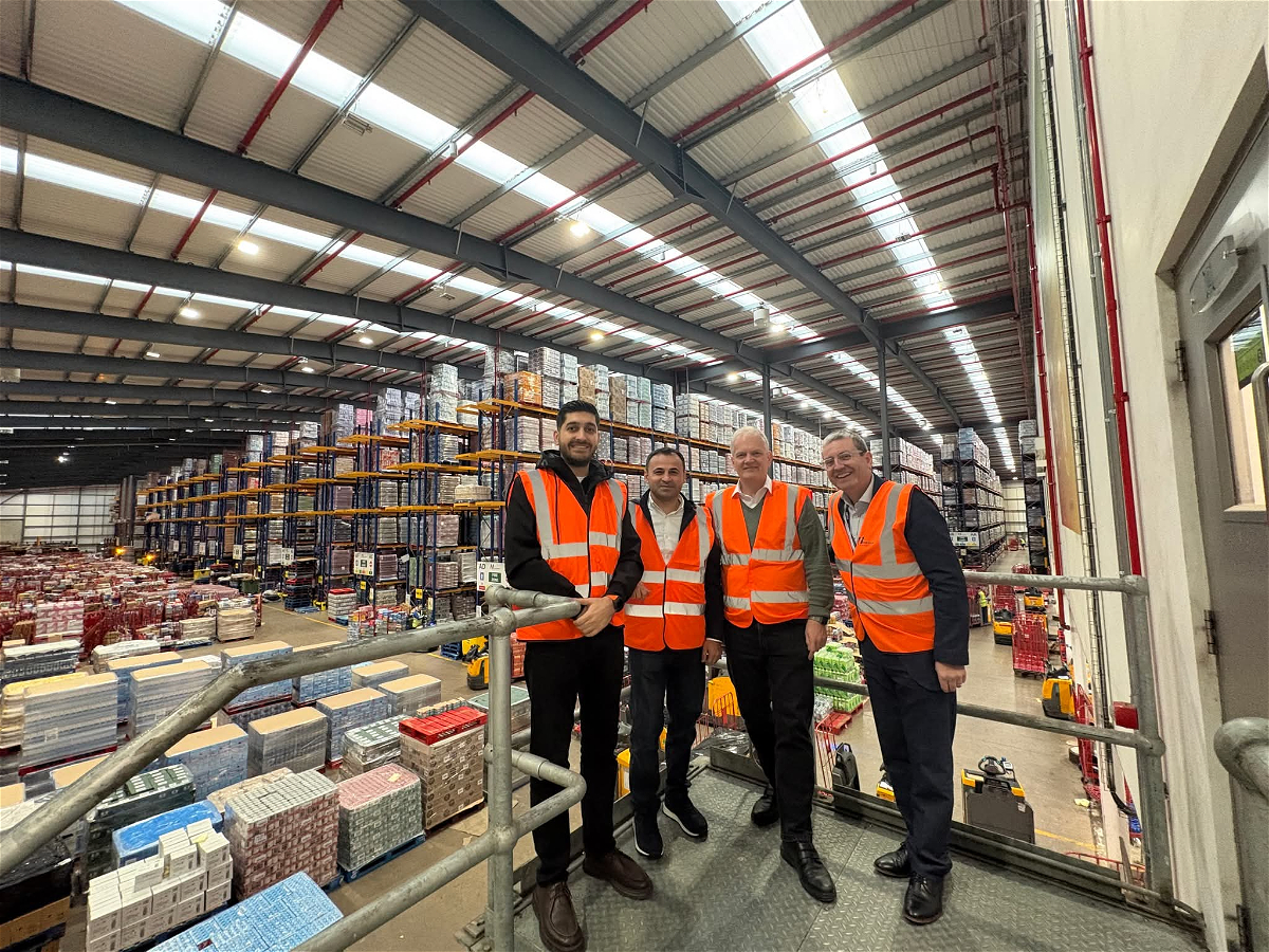 "Veysəloğlu Distribusiya"nın rəhbər heyəti Böyük Britaniyada qabaqcıl logistika təcrübəsi ilə tanış olub 