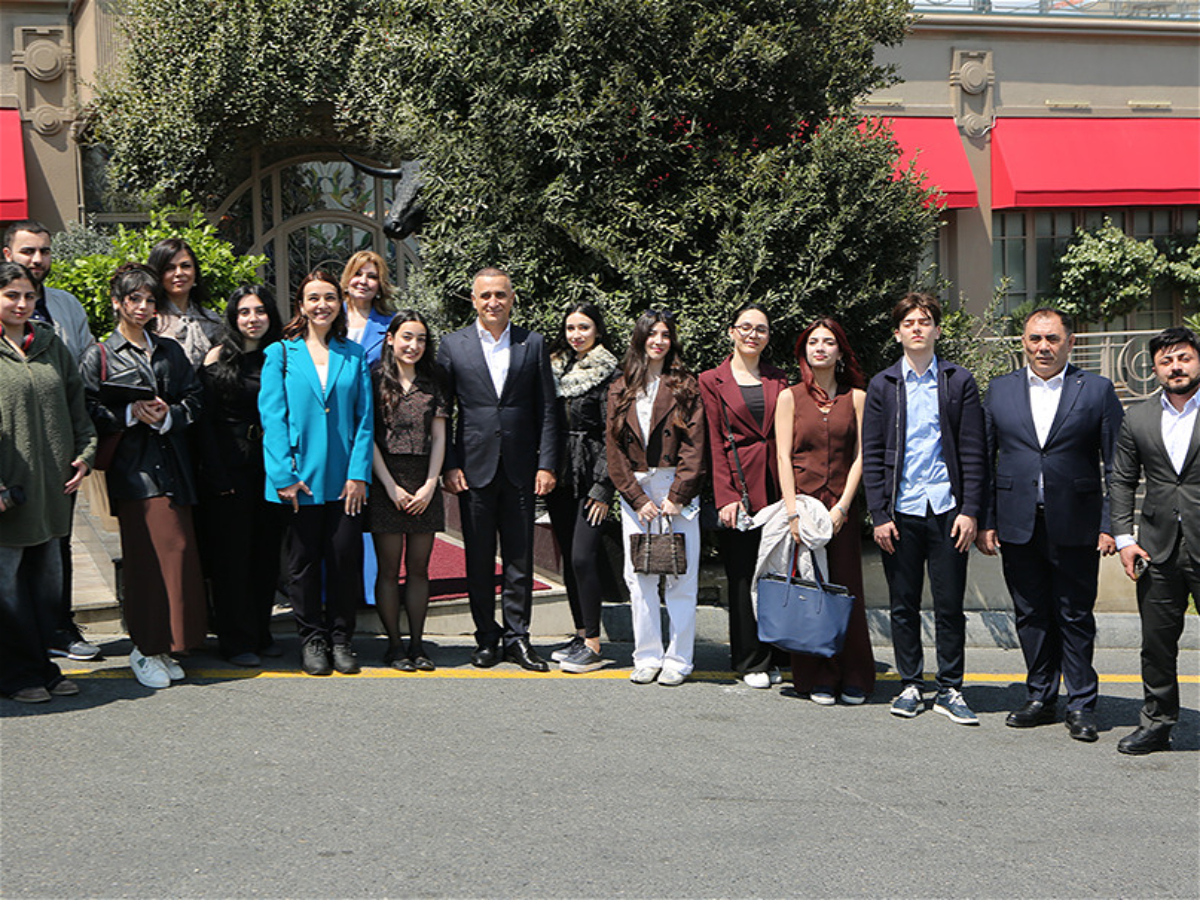 "Senior Talks" layihəsinin davamı: Aydın Veysəloğlu ADA tələbələri ilə yenidən görüşdü 