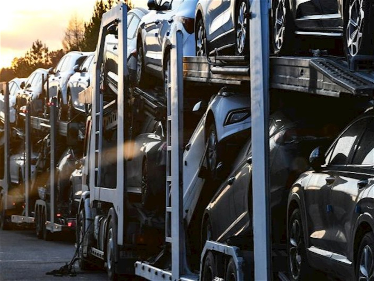 Avtomobil idxalı kəskin azaldı, 