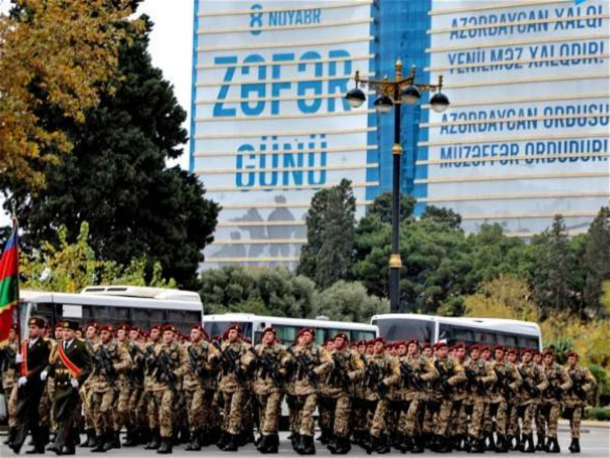 Bakıda Qələbə paradı başladı