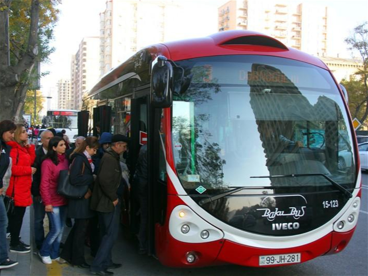 Metro işləmir, avtobuslar dolub-daşır, təhlükə böyüyür 