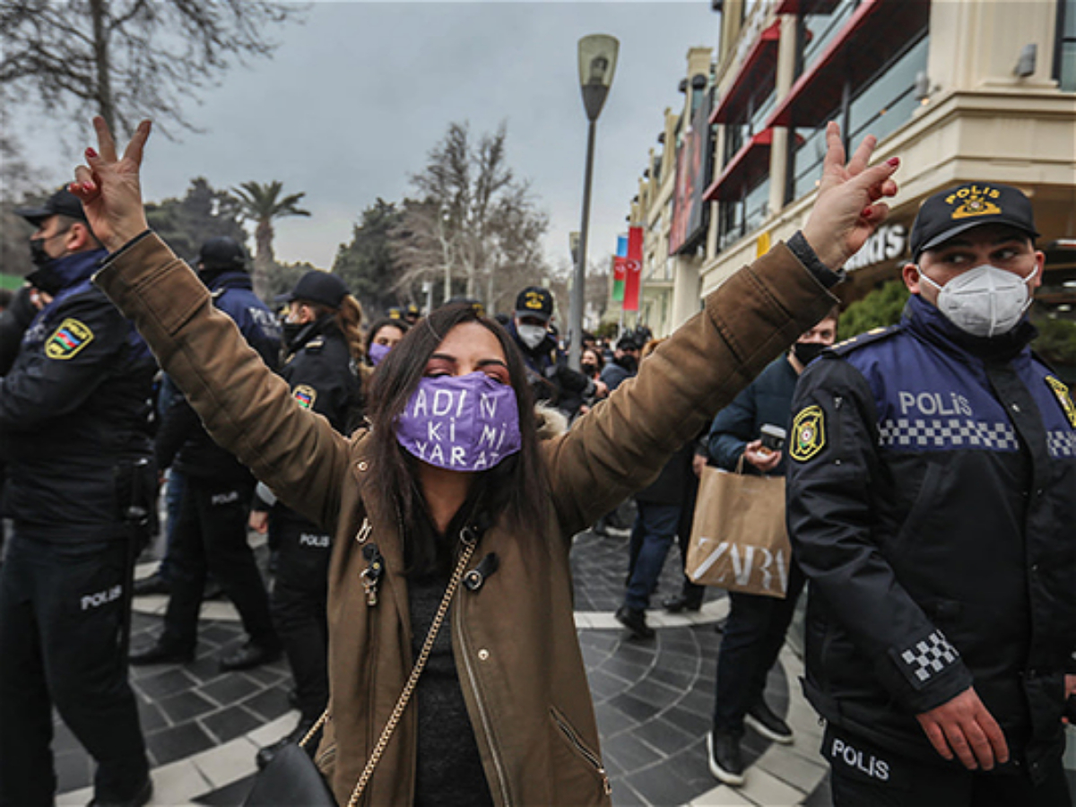 Bakıda feministlər aksiya keçirməyə cəhd etdi 