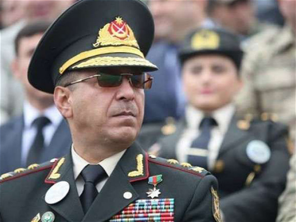 General bu xalq artistləri ilə yaxın imiş 