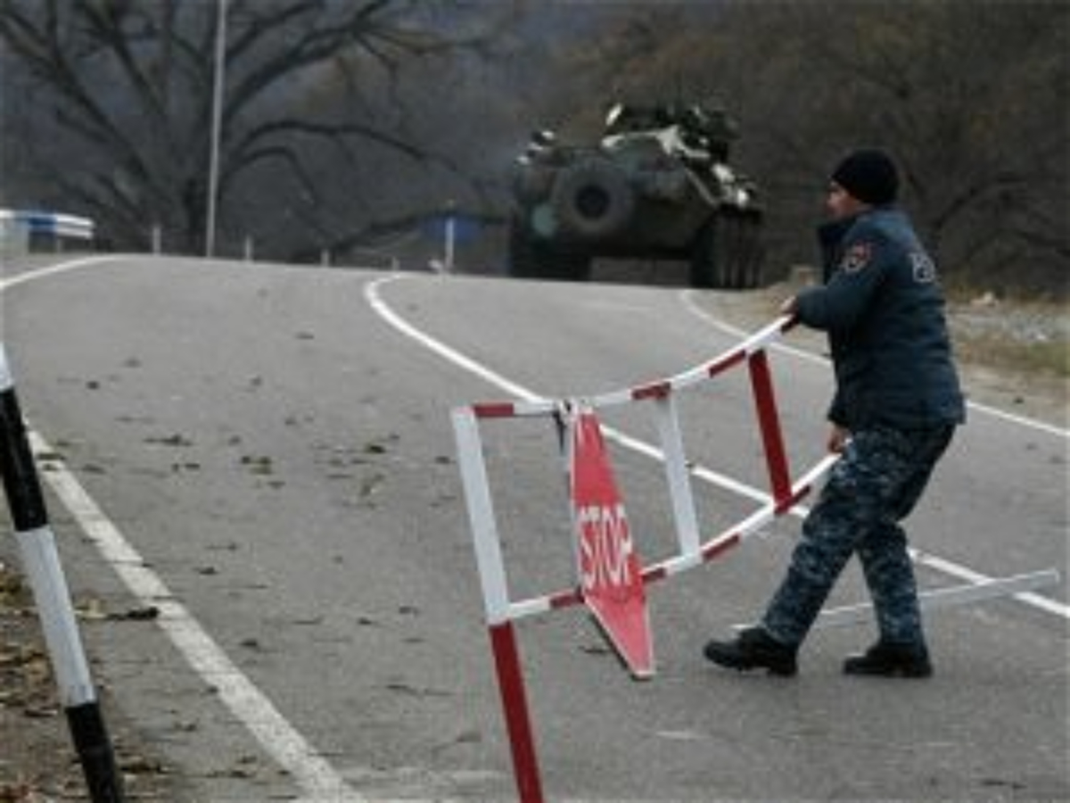 Rusiya müdaxilə etmək üçün Azərbaycanın və Ermənistanın 