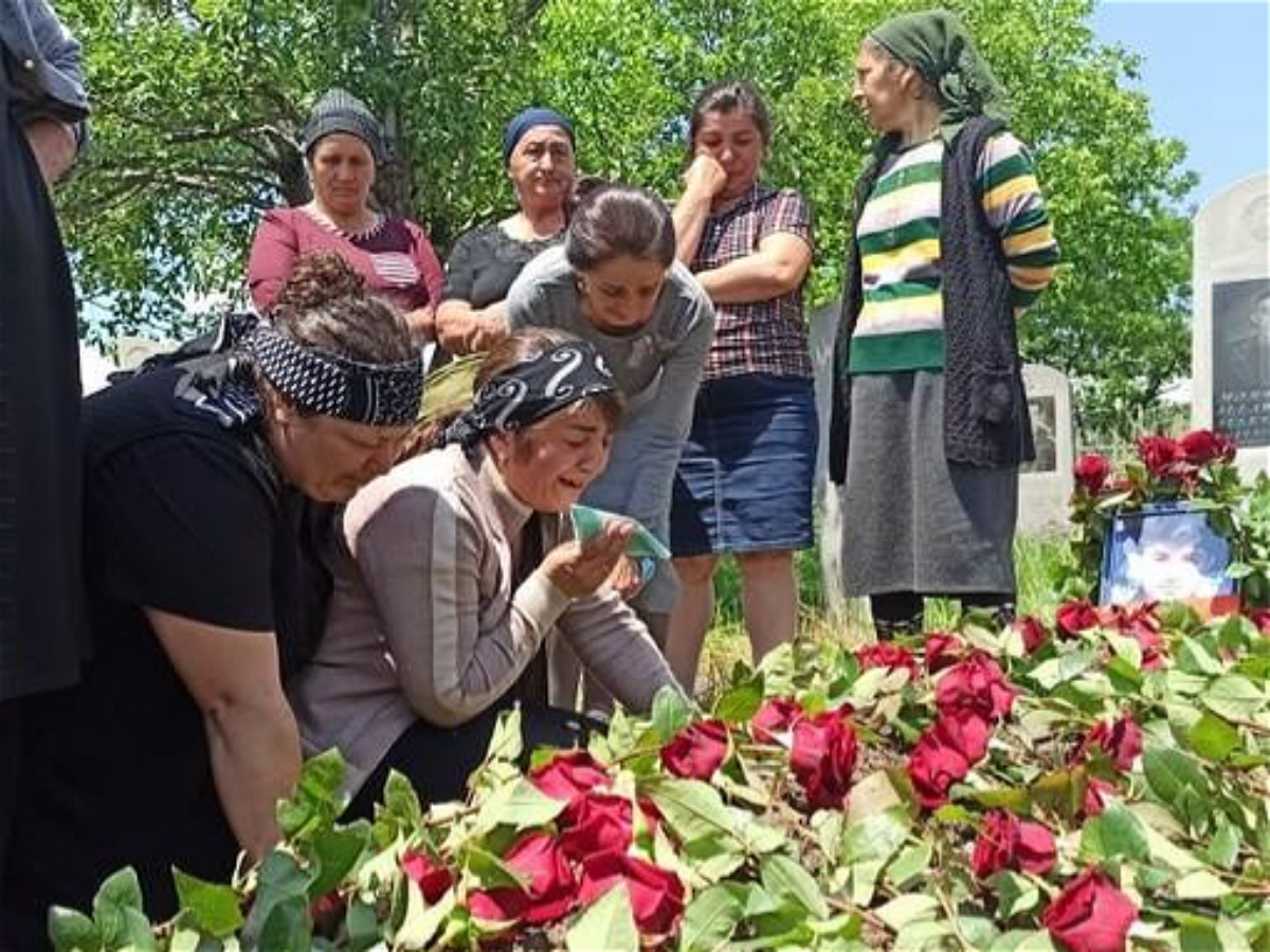 "Oğlumu qətlə yetirənə ən ağır cəza tələb edirəm" 