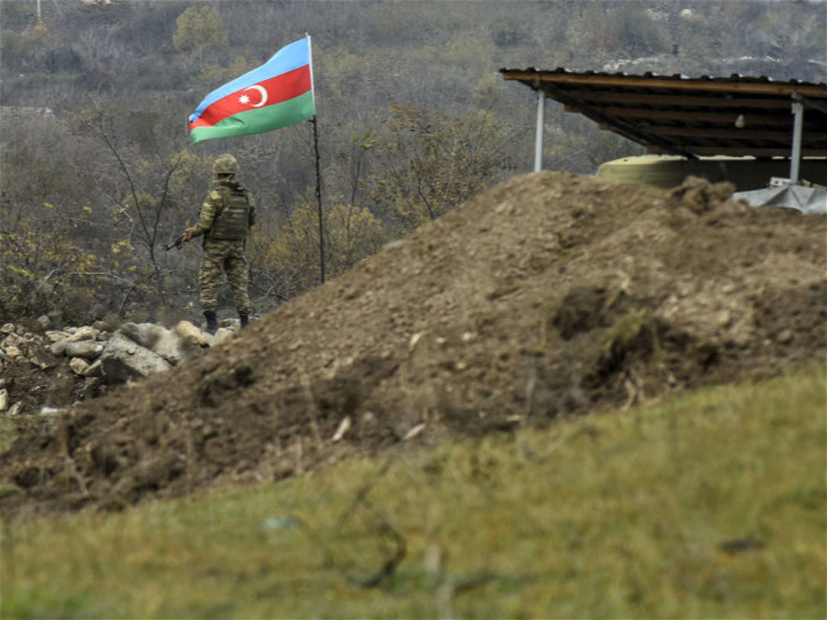 Daha iki erməni sərhədi azıb 