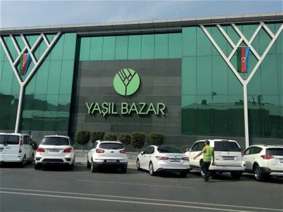 "Yaşıl bazar"da kütləvi dini mərasimlər təşkil olunur: Qanun nə deyir? 