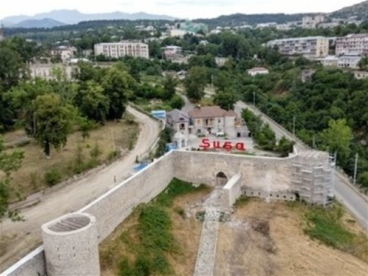 "Azərbaycan işıqları ilə möhtəşəm işıqlandırılmış Şuşa hətta Xankəndidən görünür" 