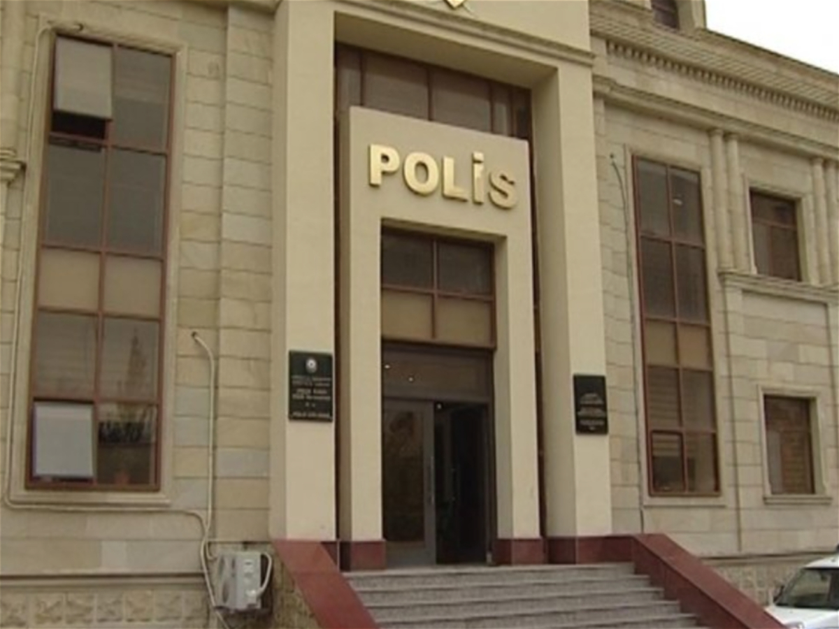 Bakıda polis əməkdaşı ondan polis bölməsinə şikayətə gedən arvadını güllələdi 