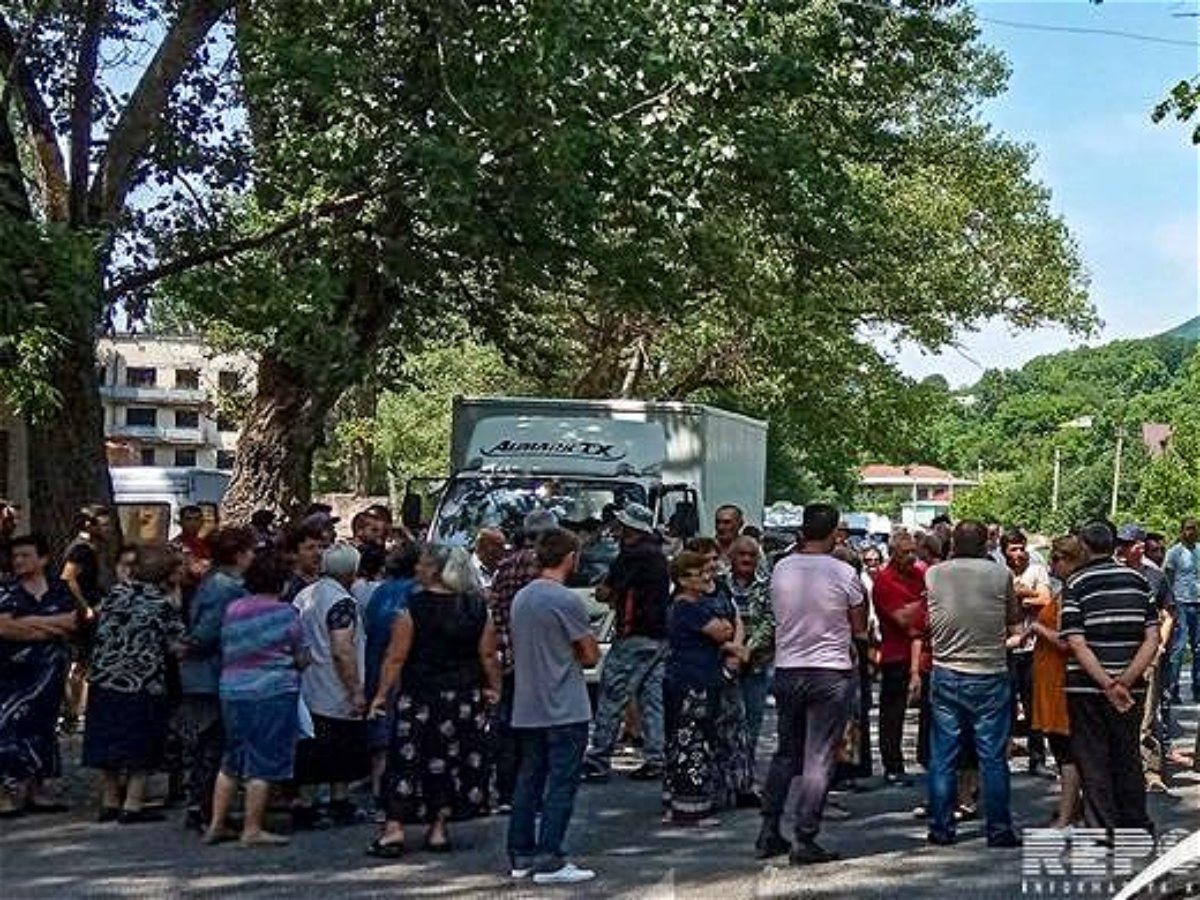 Gürcüstanda müxalifətin etiraz aksiyaları başladı 