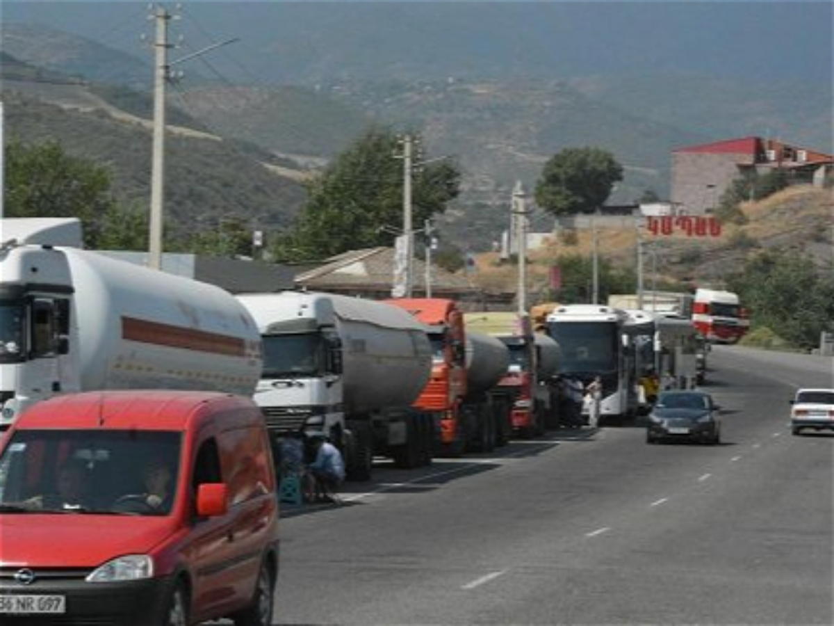 Qubadlıdan keçib Ermənistana yük daşıyan  