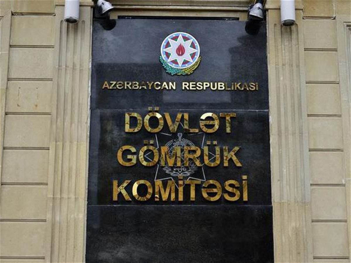 Dövlət Gömrük Komitəsinin 20 yaşlı əməkdaşının dəbdəbəli həyatı: Deputatın dostunun oğludur 