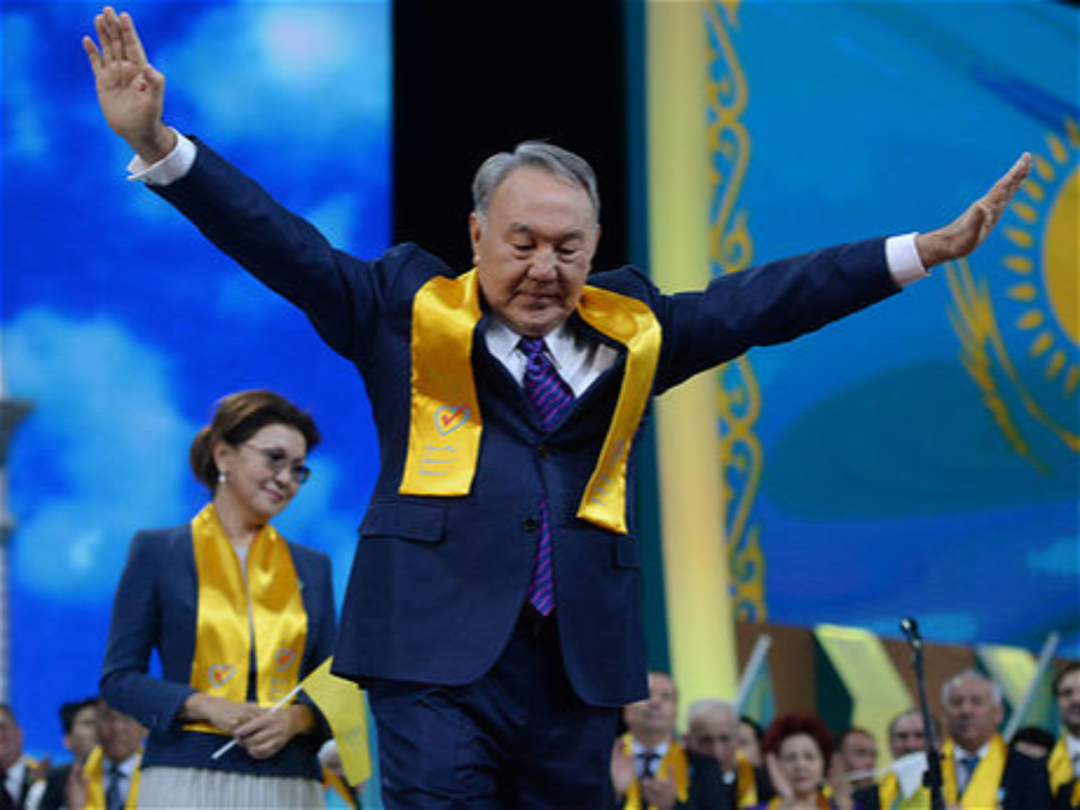 Nazarbayev 8 milyard dolları ABŞ-a qaçırdı 