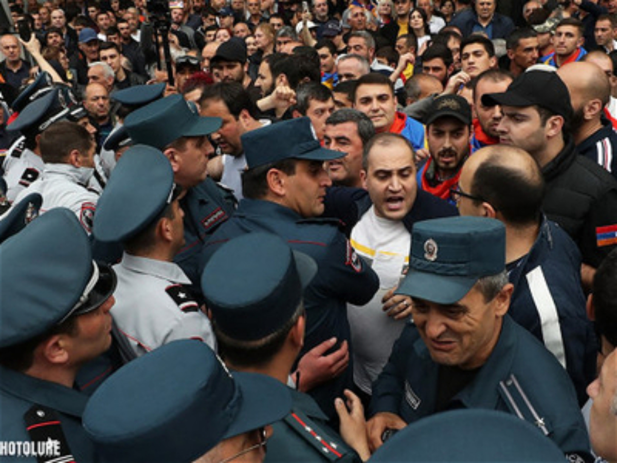 Ermənistan müxalifəti itaətsizliyə başlayır 